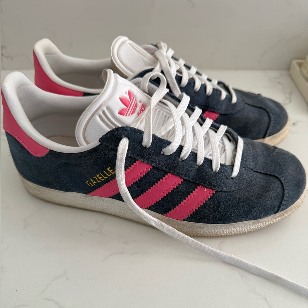 Adidas women’s Originals Gazelle - size 6.5   (fit size 7)